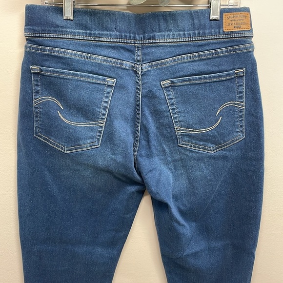 NWOT Levi Strauss Gold Signature Totally Shaping Pull On Skinny Denim Jeans 12S - Picture 5 of 16